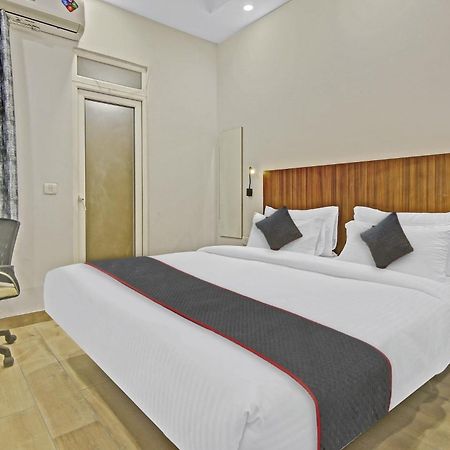 Hotel Townhouse Golden Frame Ghaziabad Esterno foto