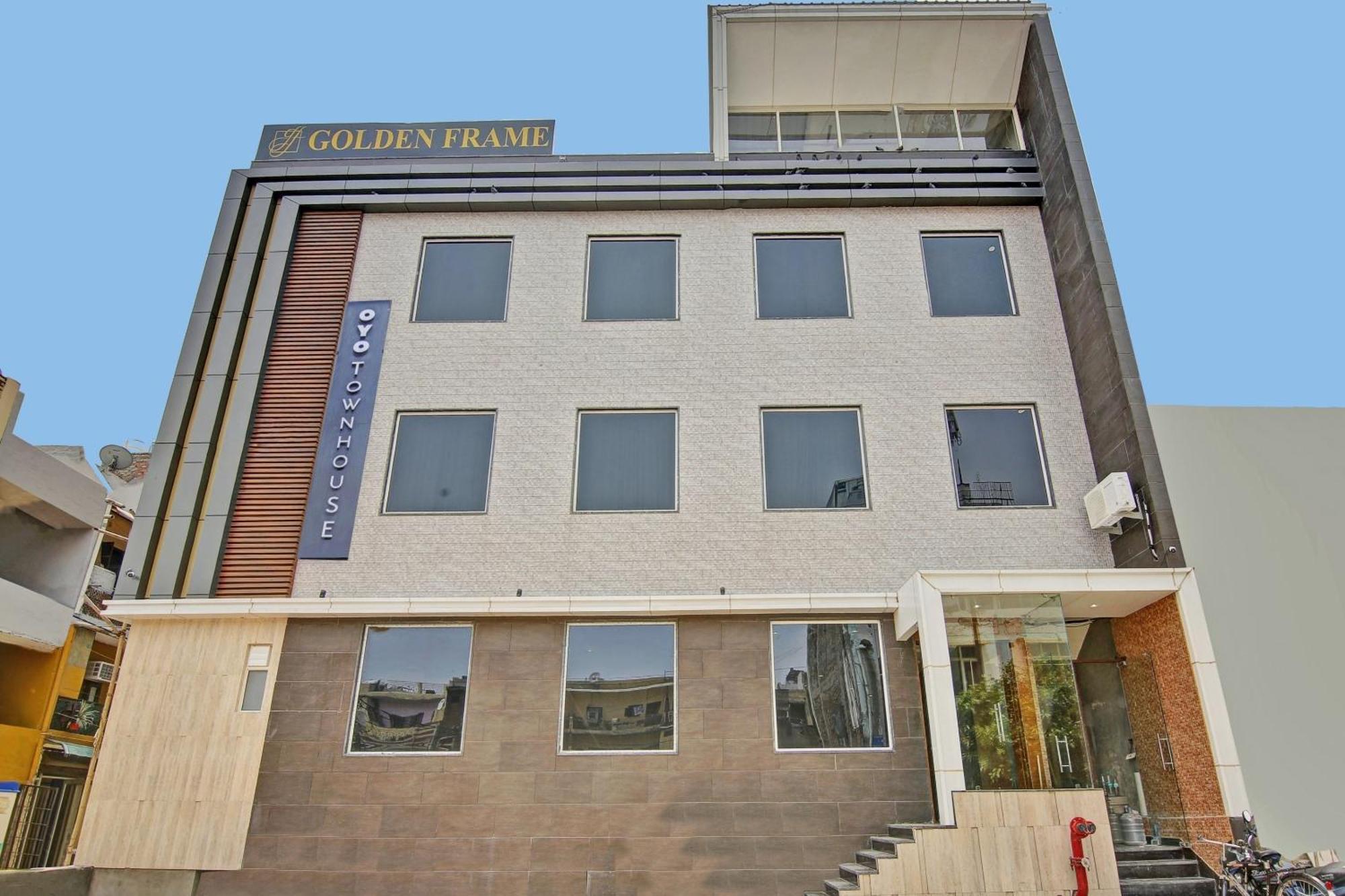 Hotel Townhouse Golden Frame Ghaziabad Esterno foto