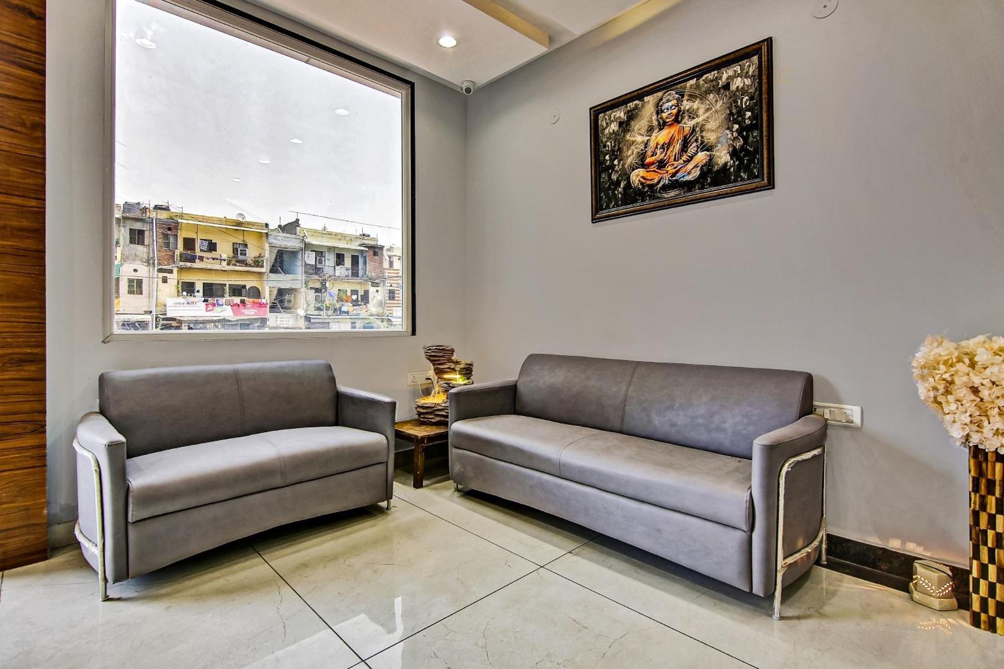 Hotel Townhouse Golden Frame Ghaziabad Esterno foto