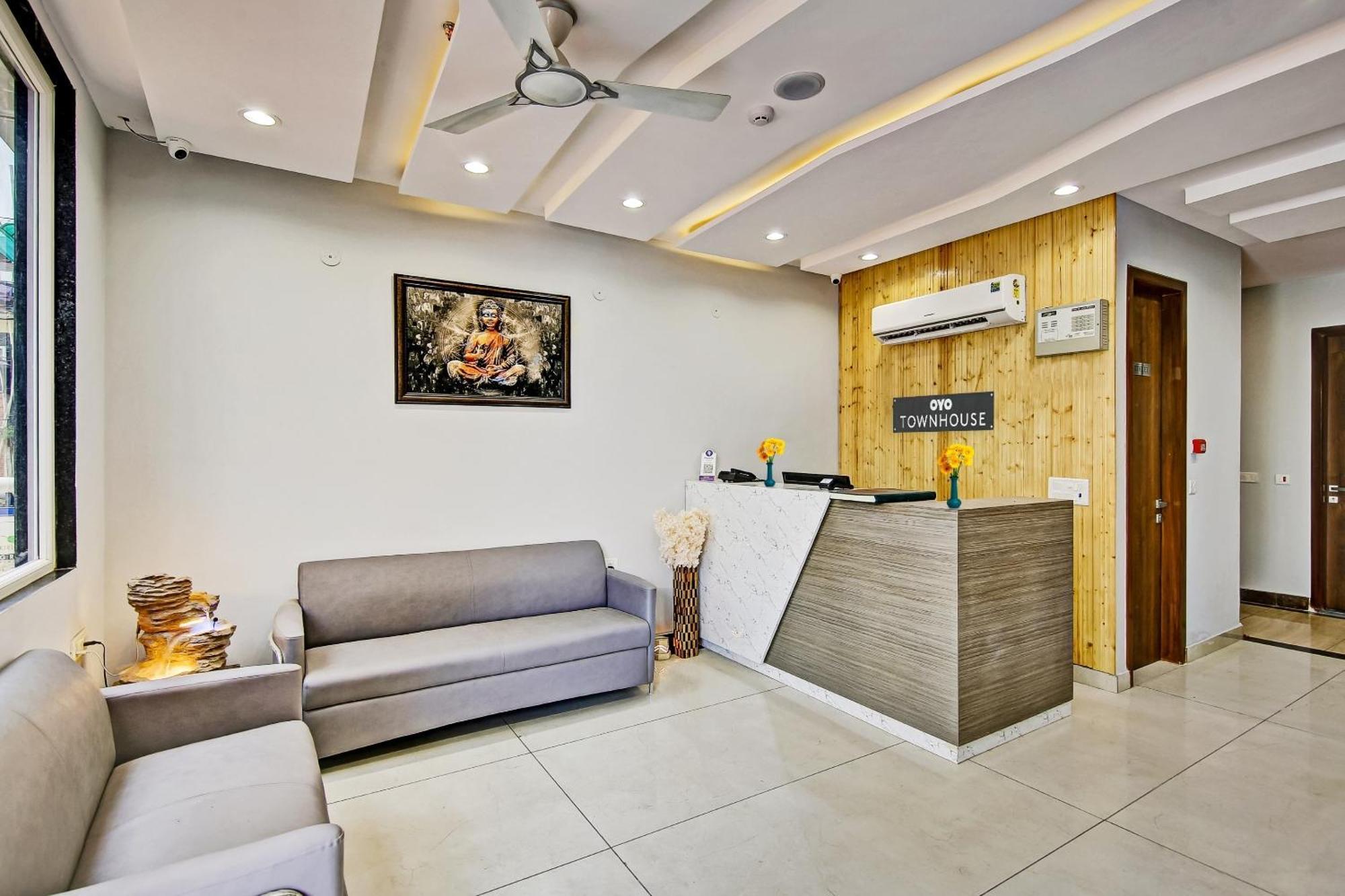 Hotel Townhouse Golden Frame Ghaziabad Esterno foto