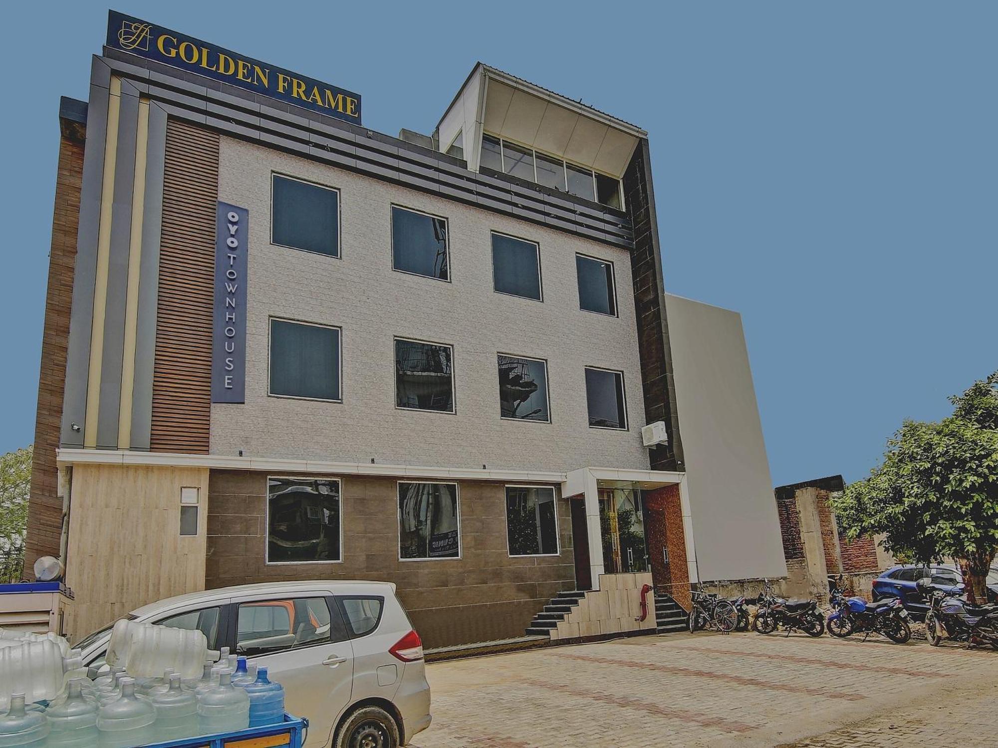 Hotel Townhouse Golden Frame Ghaziabad Esterno foto